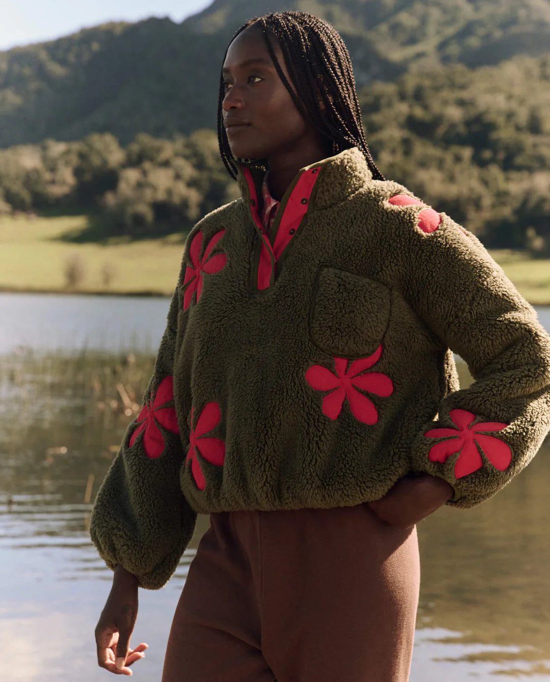 The Patch Pocket Countryside Pullover with Daisy Appliqué